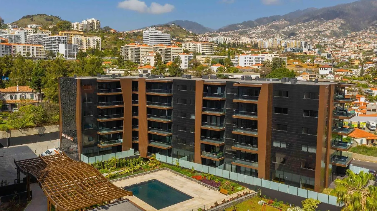 Modern 2 Bedroom Flat In Condo With Swimming Pool