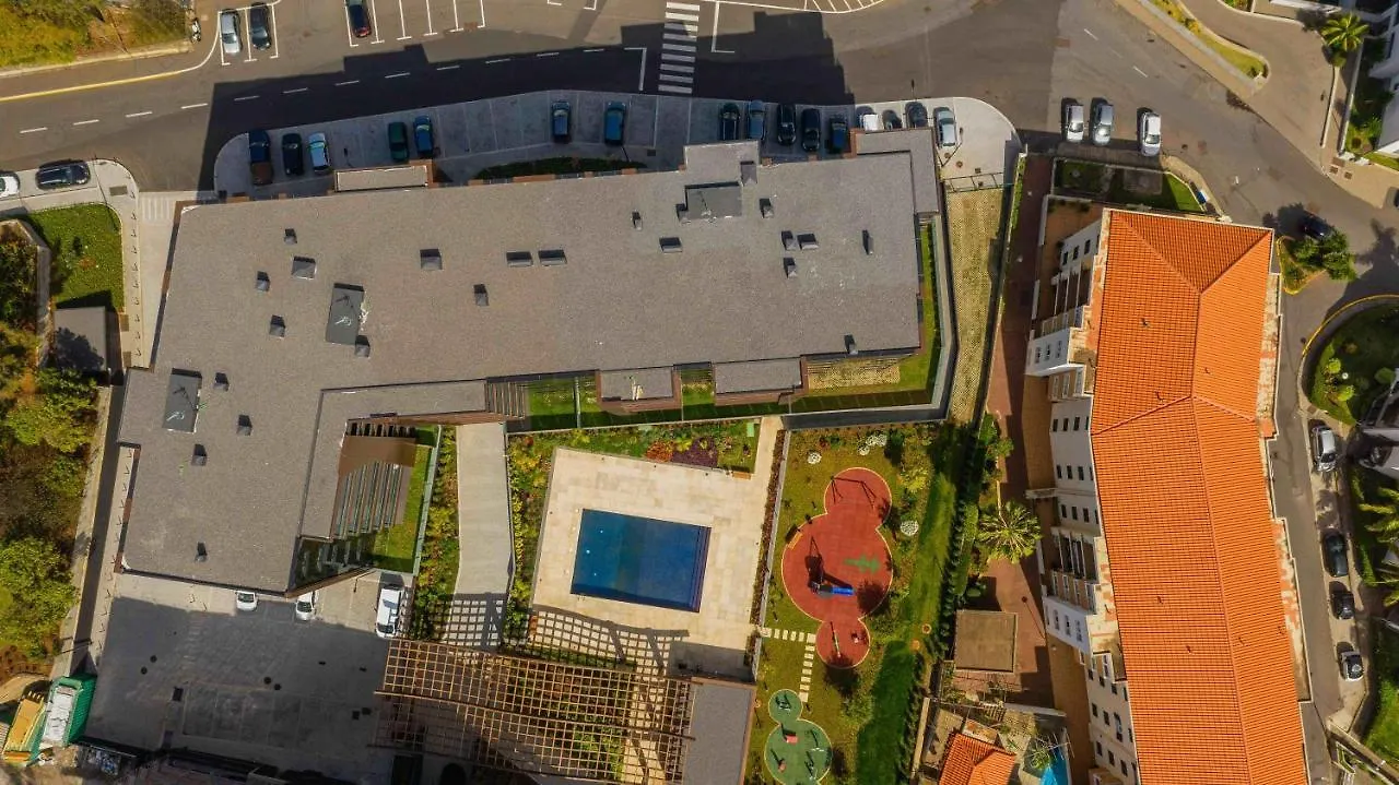 Modern 2 Bedroom Flat In Condo With Swimming Pool 0*, Funchal (Madeira)