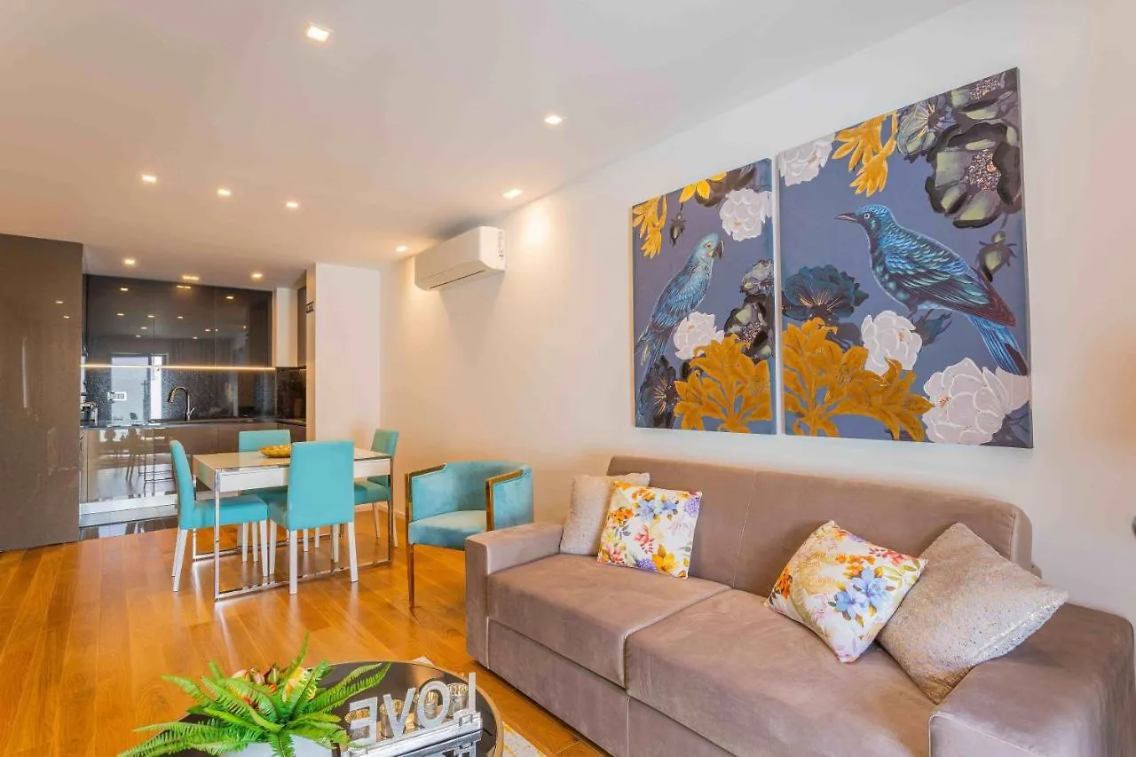 Modern 2 Bedroom Flat In Condo With Swimming Pool