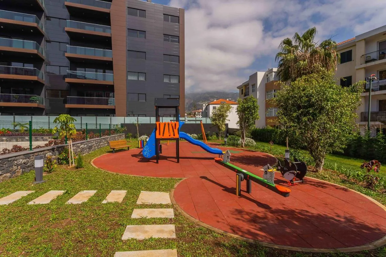 Modern 2 Bedroom Flat In Condo With Swimming Pool Apartamento Funchal (Madeira)