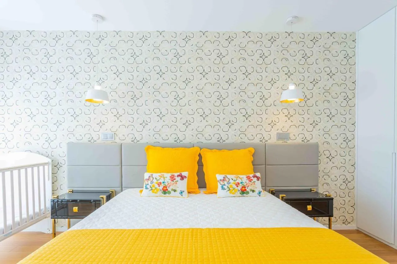 Modern 2 Bedroom Flat In Condo With Swimming Pool