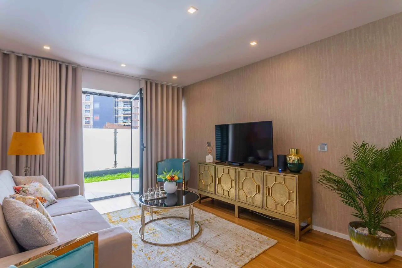 Modern 2 Bedroom Flat In Condo With Swimming Pool Portugal